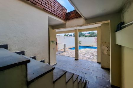 Casa à venda com 220m², 4 quartos e 2 vagasescadas
