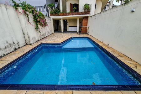 Casa à venda com 220m², 4 quartos e 2 vagasPiscina
