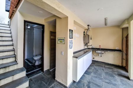 Casa à venda com 220m², 4 quartos e 2 vagasescadas