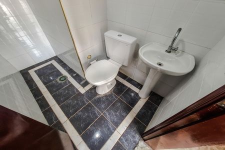Casa à venda com 220m², 4 quartos e 2 vagasBanheiro de serviço