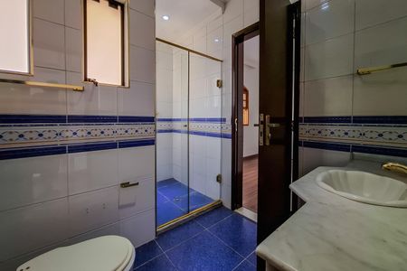 Casa à venda com 220m², 4 quartos e 2 vagasbanheiro reverso 2 e 3