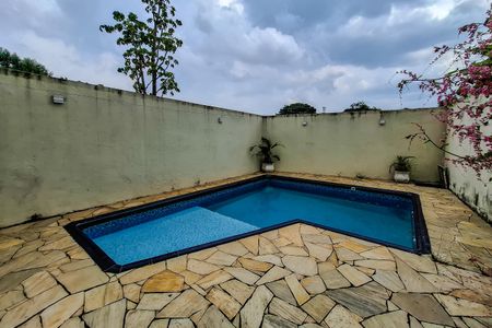 Casa à venda com 220m², 4 quartos e 2 vagasPiscina