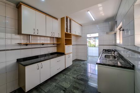 Casa à venda com 220m², 4 quartos e 2 vagascozinha