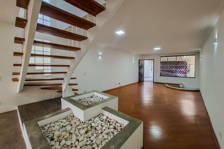 Casa à venda com 220m², 4 quartos e 2 vagassala estar