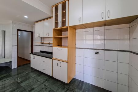 Casa à venda com 220m², 4 quartos e 2 vagascozinha