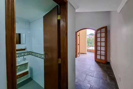 Casa à venda com 220m², 4 quartos e 2 vagasBanheiro