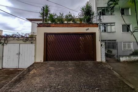 Casa à venda com 220m², 4 quartos e 2 vagasFachada