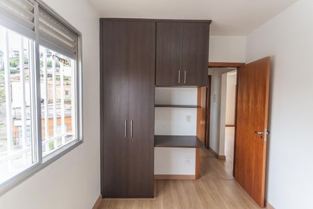 Apartamento para alugar com 55m², 2 quartos e 1 vagaArmário do Quarto 1