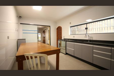 Casa à venda com 181m², 3 quartos e 2 vagas Casa à venda com 181m², 3 quartos e 2 vagasCozinha