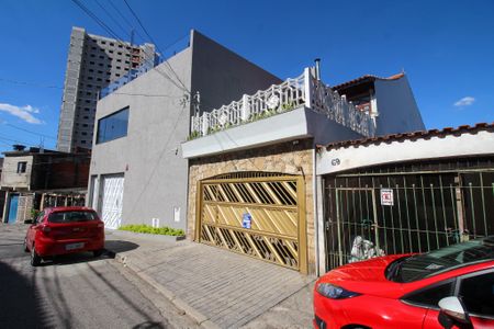 Casa à venda com 181m², 3 quartos e 2 vagas Casa à venda com 181m², 3 quartos e 2 vagasFachada