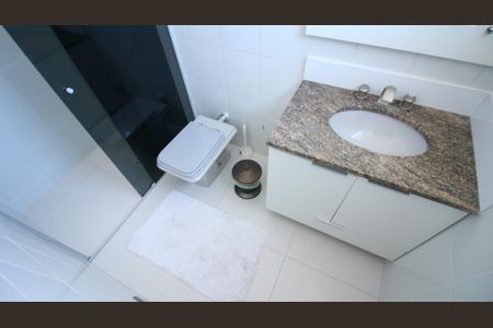 Casa à venda com 181m², 3 quartos e 2 vagas Casa à venda com 181m², 3 quartos e 2 vagasBanheiro da Suíte 1