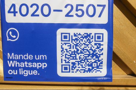 Casa à venda com 181m², 3 quartos e 2 vagas Casa à venda com 181m², 3 quartos e 2 vagasFachada + Placa