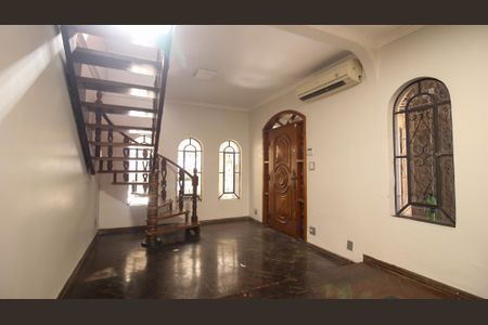 Casa à venda com 181m², 3 quartos e 2 vagas Casa à venda com 181m², 3 quartos e 2 vagasSala