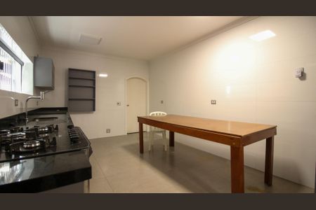 Casa à venda com 181m², 3 quartos e 2 vagas Casa à venda com 181m², 3 quartos e 2 vagasCozinha