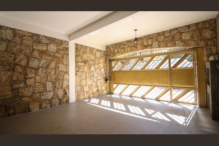 Casa à venda com 181m², 3 quartos e 2 vagas Casa à venda com 181m², 3 quartos e 2 vagasGaragem