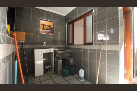 Casa à venda com 181m², 3 quartos e 2 vagas Casa à venda com 181m², 3 quartos e 2 vagasÁrea de Serviço