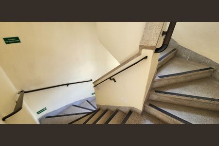 Apartamento para alugar com 58m², 1 quarto e 1 vaga Apartamento para alugar com 58m², 1 quarto e 1 vagaEscada