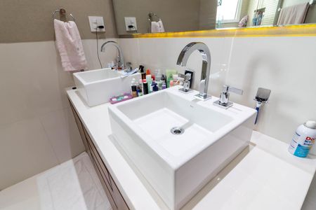 Apartamento para alugar com 350m², 4 quartos e 5 vagasBanheiro da Suíte 1