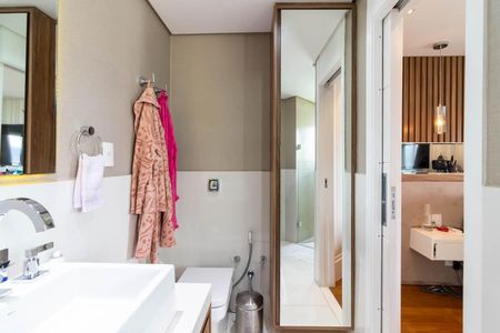 Apartamento para alugar com 350m², 4 quartos e 5 vagasBanheiro da Suíte 1