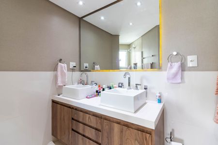 Apartamento para alugar com 350m², 4 quartos e 5 vagasBanheiro da Suíte 1