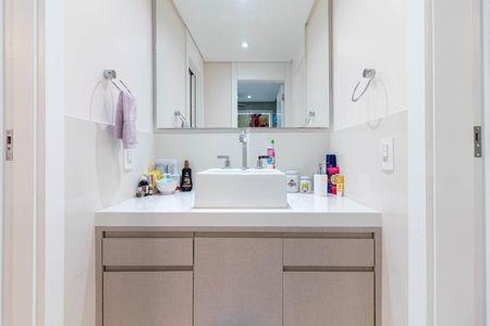 Apartamento para alugar com 350m², 4 quartos e 5 vagasBanheiro Americano das Suítes 2 e 3