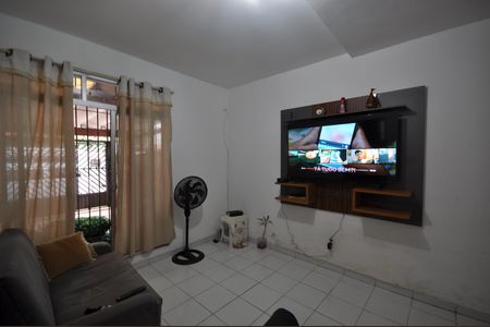 Casa à venda com 110m², 3 quartos e 2 vagasSala