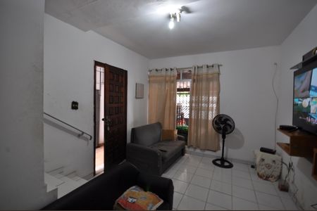 Casa à venda com 110m², 3 quartos e 2 vagasSala