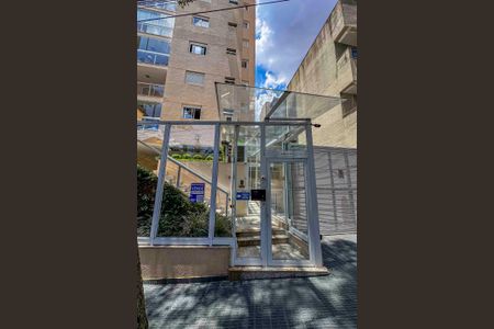 Apartamento à venda com 125m², 3 quartos e 3 vagasFachada e Placa