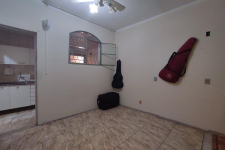 Casa para alugar com 48m², 1 quarto e sem vaga Casa para alugar com 48m², 1 quarto e sem vagaQuarto