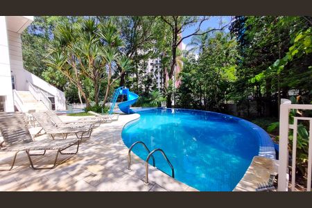 Apartamento à venda com 163m², 3 quartos e 4 vagas Apartamento à venda com 163m², 3 quartos e 4 vagasÁrea comum - Piscina