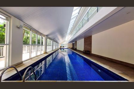 Apartamento à venda com 163m², 3 quartos e 4 vagas Apartamento à venda com 163m², 3 quartos e 4 vagasÁrea comum - Piscina