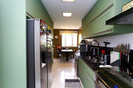 Apartamento à venda com 163m², 3 quartos e 4 vagas Apartamento à venda com 163m², 3 quartos e 4 vagascozinha