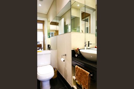 Apartamento à venda com 163m², 3 quartos e 4 vagas Apartamento à venda com 163m², 3 quartos e 4 vagasLavabo