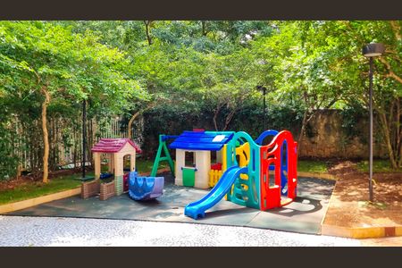 Apartamento à venda com 163m², 3 quartos e 4 vagas Apartamento à venda com 163m², 3 quartos e 4 vagasÁrea comum - Playground