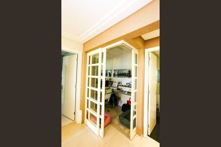 Apartamento à venda com 163m², 3 quartos e 4 vagas Apartamento à venda com 163m², 3 quartos e 4 vagasEscritório