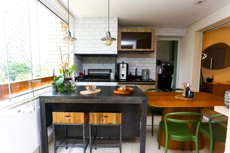 Apartamento à venda com 163m², 3 quartos e 4 vagas Apartamento à venda com 163m², 3 quartos e 4 vagasVaranda