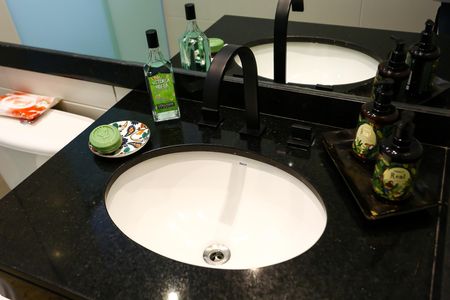 Apartamento à venda com 163m², 3 quartos e 4 vagas Apartamento à venda com 163m², 3 quartos e 4 vagasBanheiro da Suíte 1
