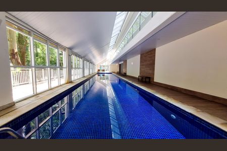 Apartamento à venda com 163m², 3 quartos e 4 vagas Apartamento à venda com 163m², 3 quartos e 4 vagasÁrea comum - Piscina