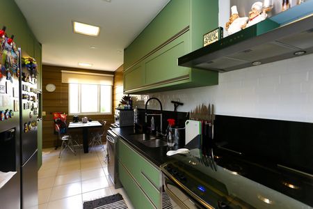 Apartamento à venda com 163m², 3 quartos e 4 vagas Apartamento à venda com 163m², 3 quartos e 4 vagascozinha