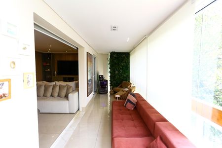 Apartamento à venda com 163m², 3 quartos e 4 vagas Apartamento à venda com 163m², 3 quartos e 4 vagasVaranda
