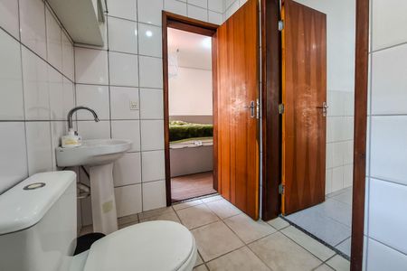 Casa para alugar com 144m², 2 quartos e 8 vagasBanheiro - Casa 2