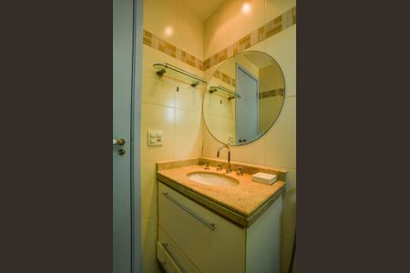 Apartamento à venda com 137m², 3 quartos e 3 vagasBanheiro da Suíte 1