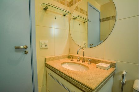 Apartamento à venda com 137m², 3 quartos e 3 vagasBanheiro da Suíte 1