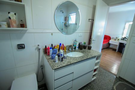 Casa de condomínio à venda com 392m², 4 quartos e 6 vagasBanheiro da Suíte 1