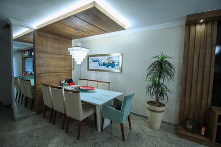 Casa de condomínio à venda com 392m², 4 quartos e 6 vagasSala de Jantar