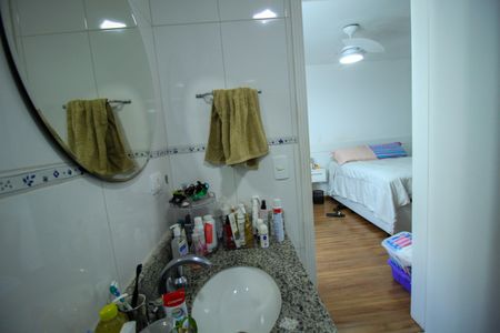 Casa de condomínio à venda com 392m², 4 quartos e 6 vagasBanheiro da Suíte 2