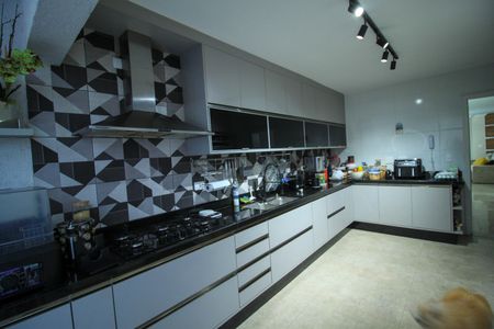 Casa de condomínio à venda com 392m², 4 quartos e 6 vagasCozinha