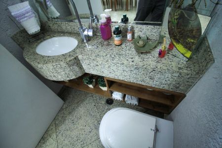 Casa de condomínio à venda com 392m², 4 quartos e 6 vagasLavabo