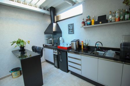 Casa de condomínio à venda com 392m², 4 quartos e 6 vagasCozinha