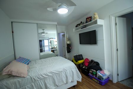 Casa de condomínio à venda com 392m², 4 quartos e 6 vagasSuíte 2